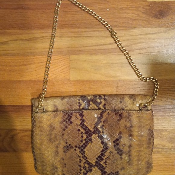 Meet your Posher, Corenthea - Picture 2 of 5